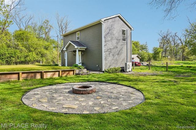 9755 Portage Trail, White Lake, MI 48386
