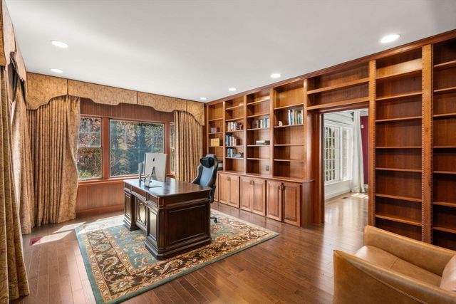 11 Scotch Pine Cir, Wellesley, MA 02481