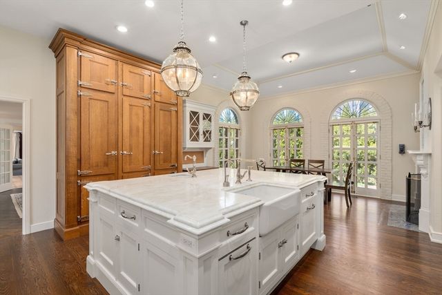 11 Scotch Pine Cir, Wellesley, MA 02481