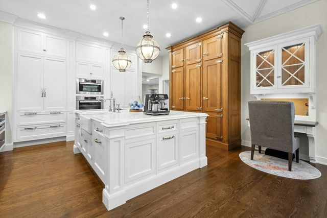 11 Scotch Pine Cir, Wellesley, MA 02481