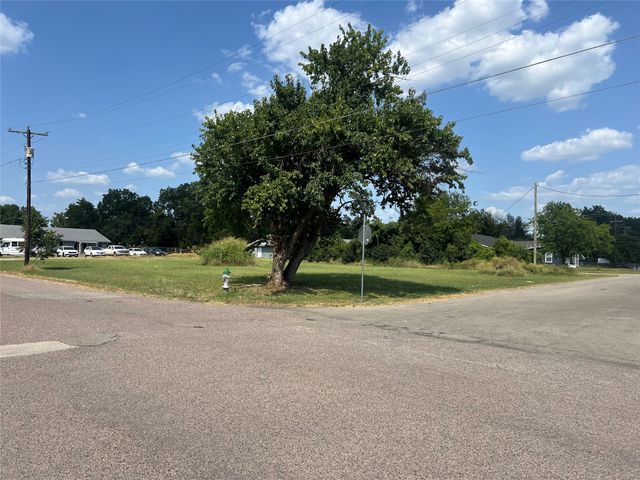 1706 N Main Street, Bonham, TX 75418