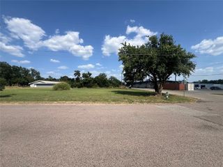 1706 N Main Street, Bonham, TX 75418