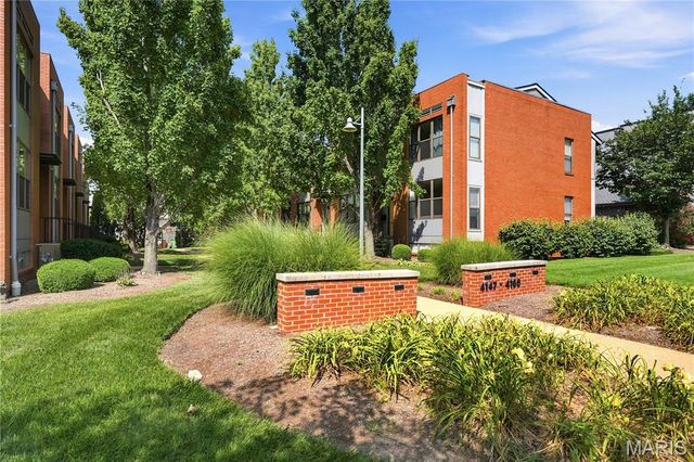 4155 McPherson Avenue, St Louis, MO 63108