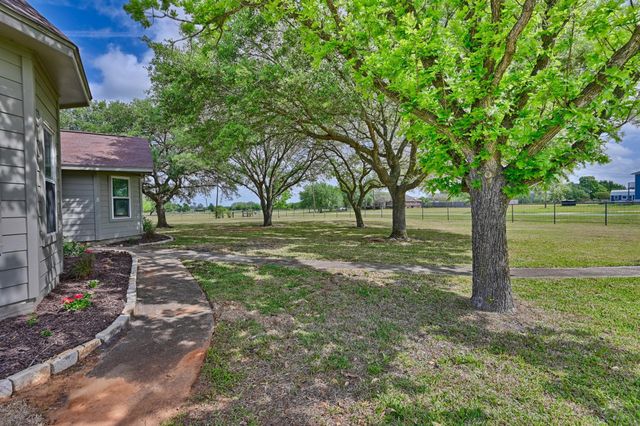 4988 Thane Road Road, Navasota, TX 77868