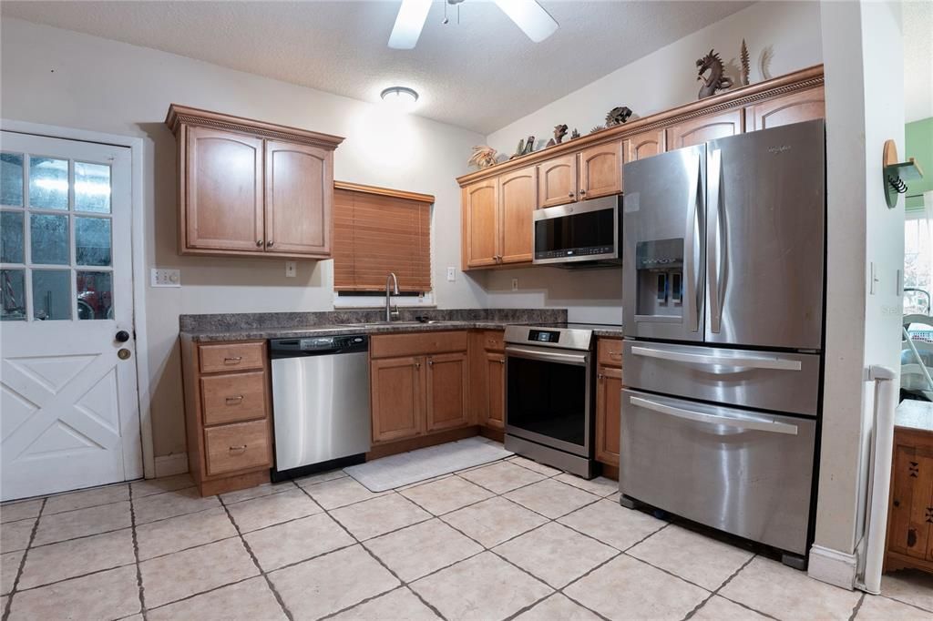 Image 10 of property listing at 6048 LINNEAL BEACH DRIVE, Apopka, FL 32703