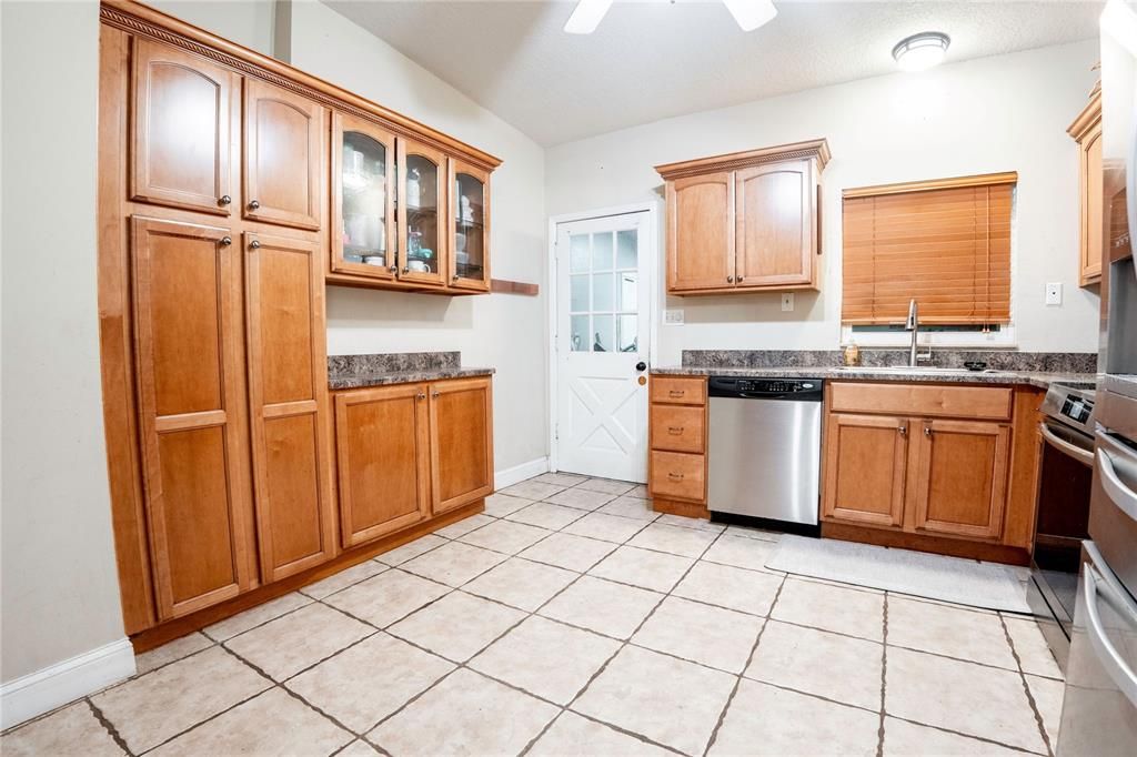 Image 11 of property listing at 6048 LINNEAL BEACH DRIVE, Apopka, FL 32703