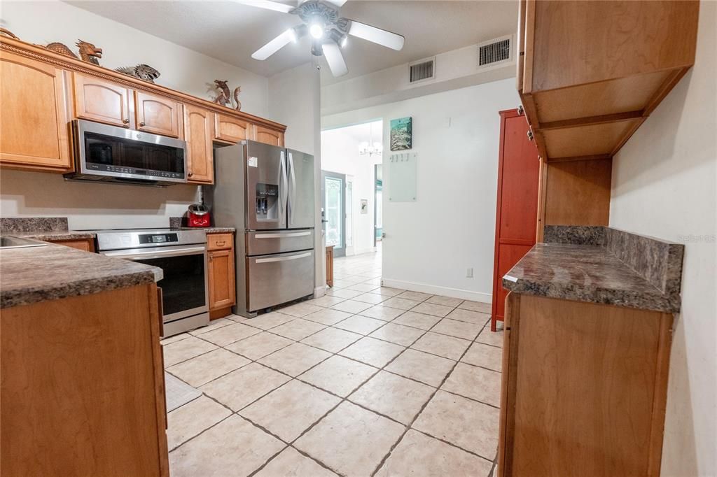Image 13 of property listing at 6048 LINNEAL BEACH DRIVE, Apopka, FL 32703