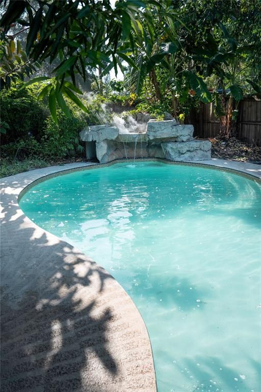 Image 3 of property listing at 6048 LINNEAL BEACH DRIVE, Apopka, FL 32703