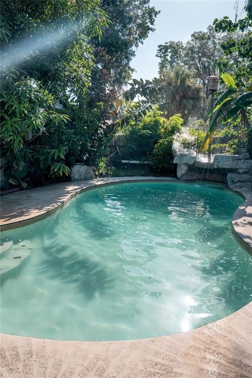 Image 4 of property listing at 6048 LINNEAL BEACH DRIVE, Apopka, FL 32703
