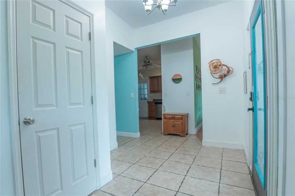 Image 5 of property listing at 6048 LINNEAL BEACH DRIVE, Apopka, FL 32703