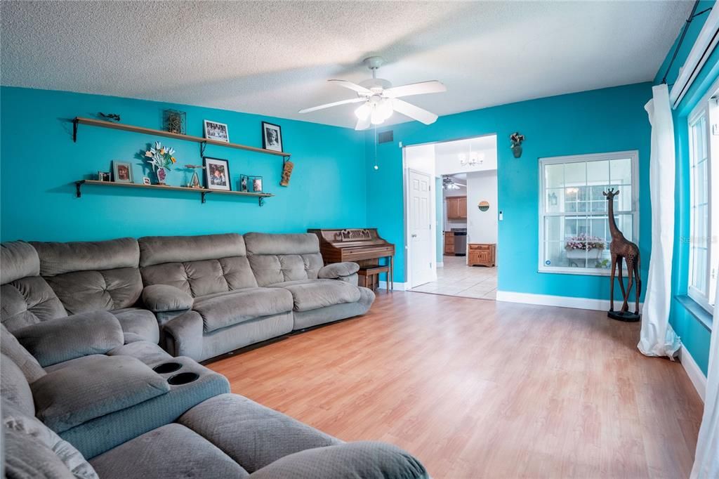 Image 9 of property listing at 6048 LINNEAL BEACH DRIVE, Apopka, FL 32703
