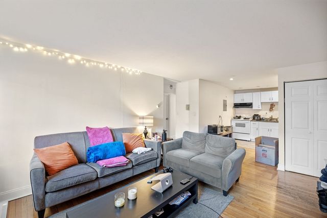 245 Kelton St 11, Boston, MA 02134