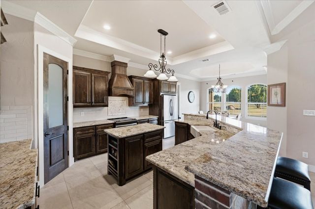924 Indian Trail, Oak Leaf, TX 75154