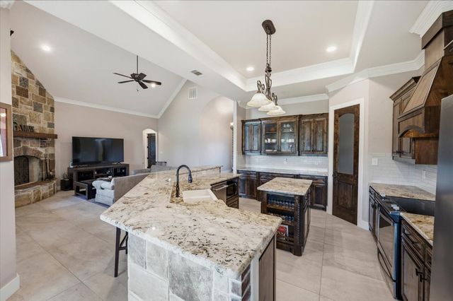924 Indian Trail, Oak Leaf, TX 75154