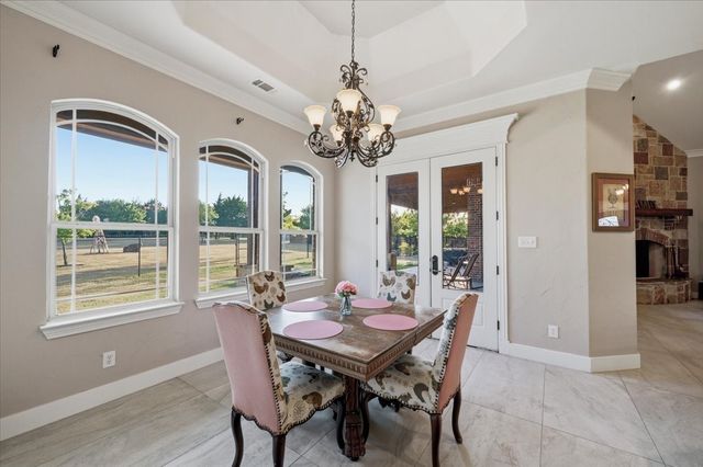924 Indian Trail, Oak Leaf, TX 75154