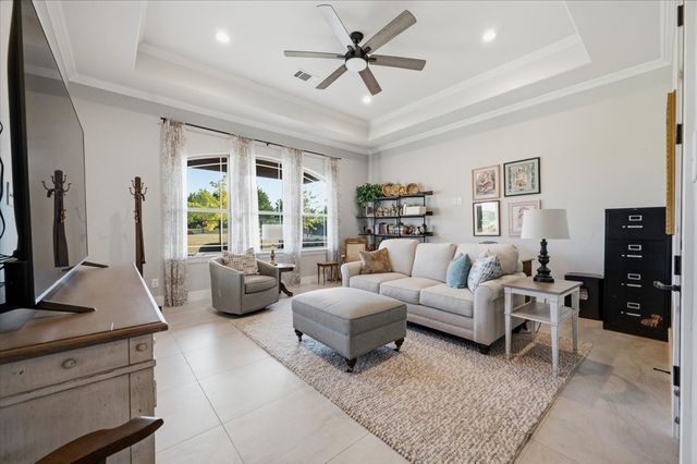 924 Indian Trail, Oak Leaf, TX 75154