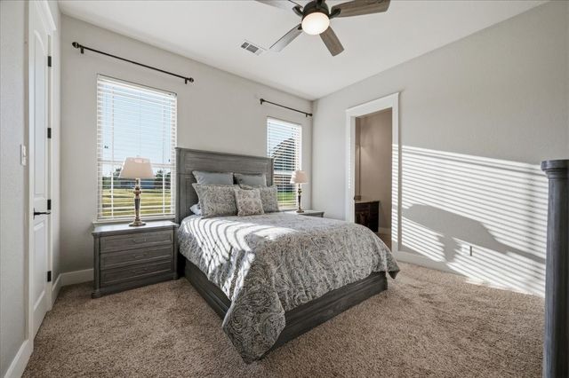 924 Indian Trail, Oak Leaf, TX 75154