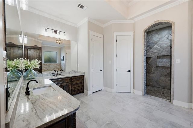 924 Indian Trail, Oak Leaf, TX 75154