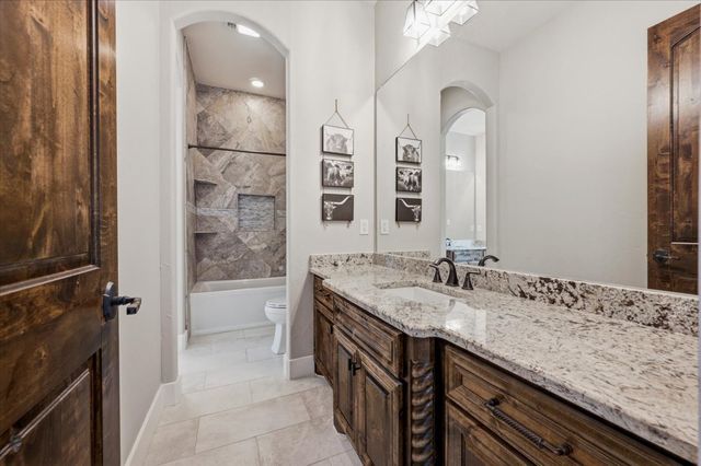 924 Indian Trail, Oak Leaf, TX 75154