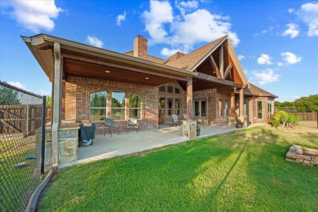 924 Indian Trail, Oak Leaf, TX 75154