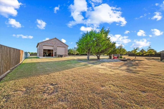 924 Indian Trail, Oak Leaf, TX 75154