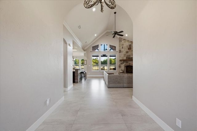 924 Indian Trail, Oak Leaf, TX 75154