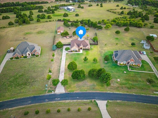 924 Indian Trail, Oak Leaf, TX 75154