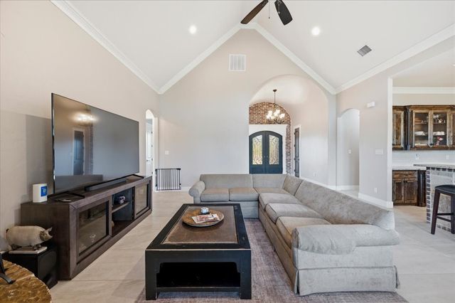 924 Indian Trail, Oak Leaf, TX 75154