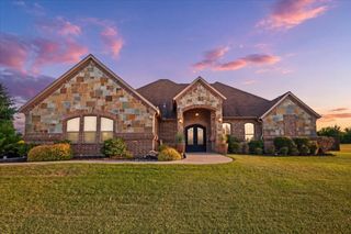 924 Indian Trail, Oak Leaf, TX 75154