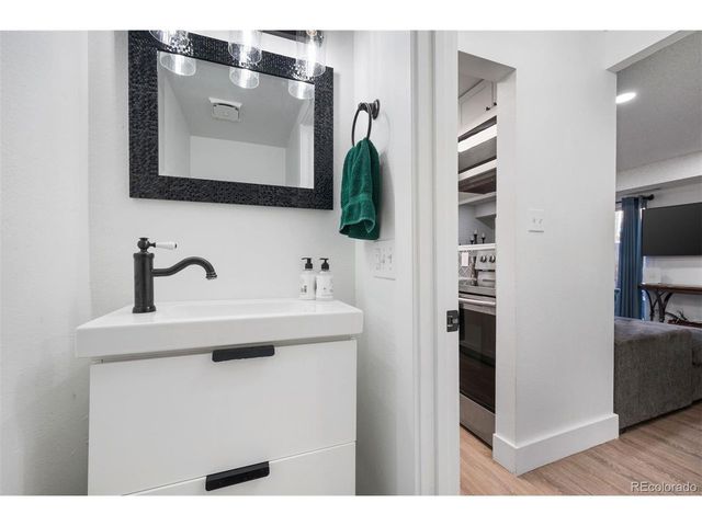 7995 E Mississippi Ave J10, Denver, CO 80247