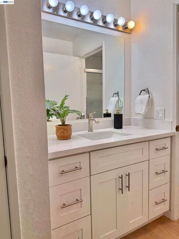 715 Heath Ct 390, Hayward, CA 94544