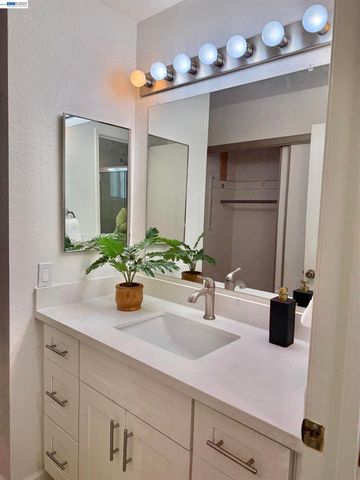 715 Heath Ct 390, Hayward, CA 94544