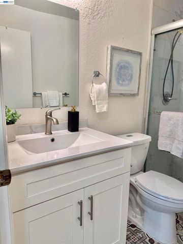 715 Heath Ct 390, Hayward, CA 94544