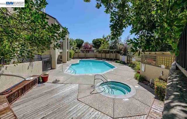 715 Heath Ct 390, Hayward, CA 94544