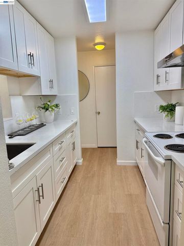 715 Heath Ct 390, Hayward, CA 94544