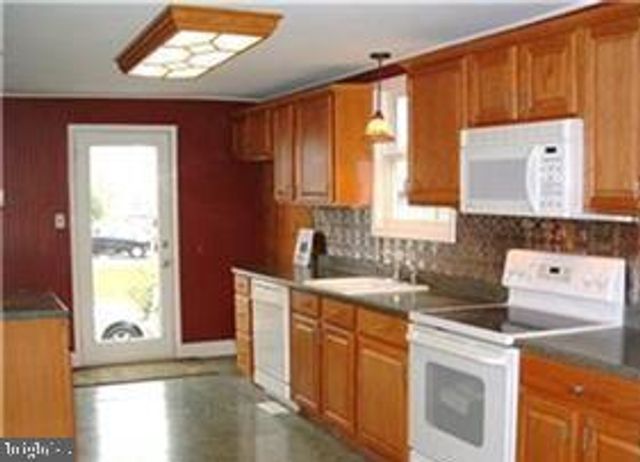 103 EAYRESTOWN RD, Southampton, NJ 08088