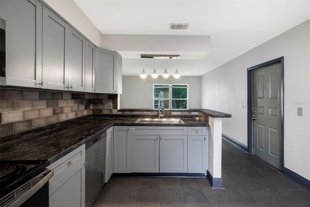 7917 LAKESHORE DRIVE, Tampa, FL 33604