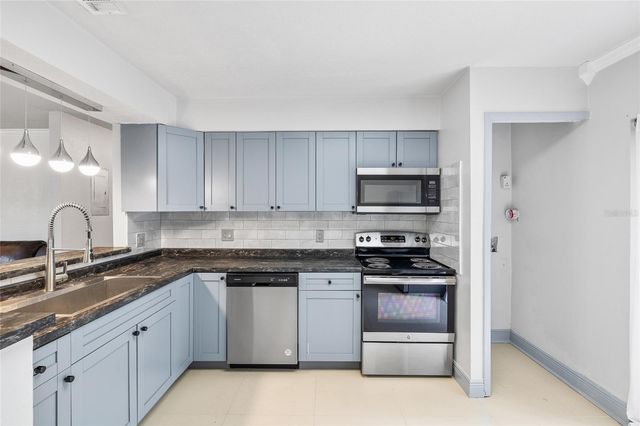 7917 LAKESHORE DRIVE, Tampa, FL 33604