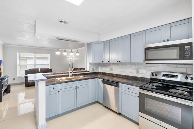 7917 LAKESHORE DRIVE, Tampa, FL 33604