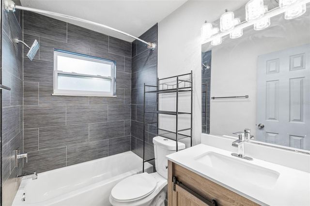 7917 LAKESHORE DRIVE, Tampa, FL 33604