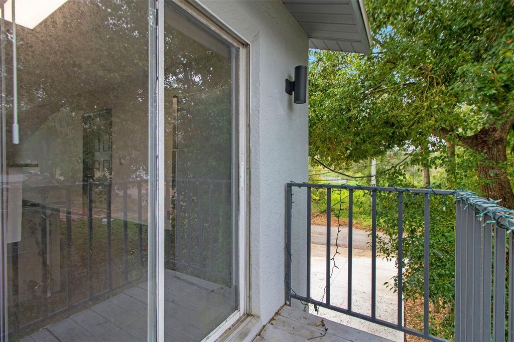 Image 17 of property listing at 7917 LAKESHORE DRIVE, Tampa, FL 33604