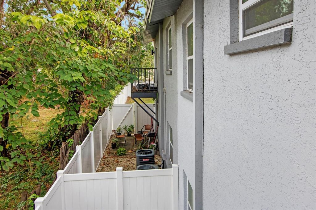 Image 19 of property listing at 7917 LAKESHORE DRIVE, Tampa, FL 33604