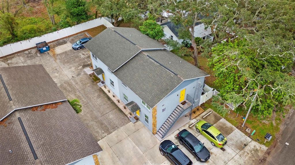 Image 20 of property listing at 7917 LAKESHORE DRIVE, Tampa, FL 33604