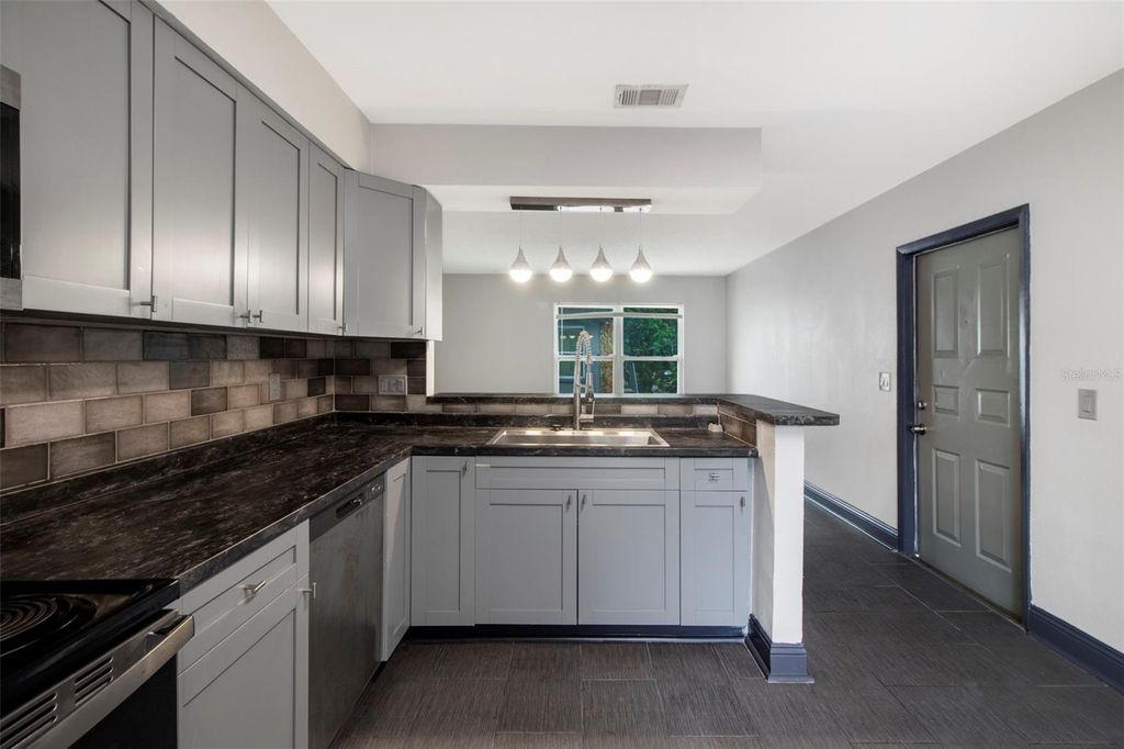 Image 10 of property listing at 7917 LAKESHORE DRIVE, Tampa, FL 33604