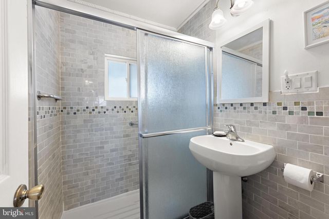 7 HAROLD LN, Manahawkin, NJ 08050