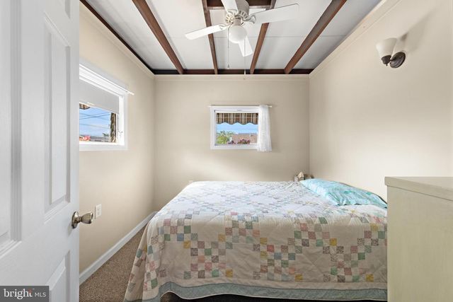 7 HAROLD LN, Manahawkin, NJ 08050