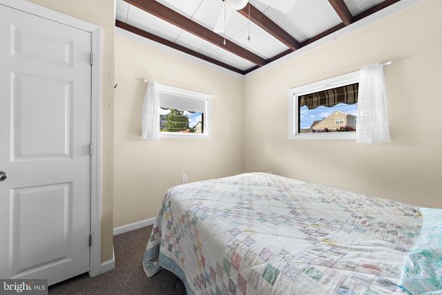 7 HAROLD LN, Manahawkin, NJ 08050