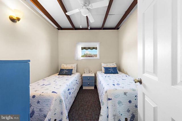 7 HAROLD LN, Manahawkin, NJ 08050