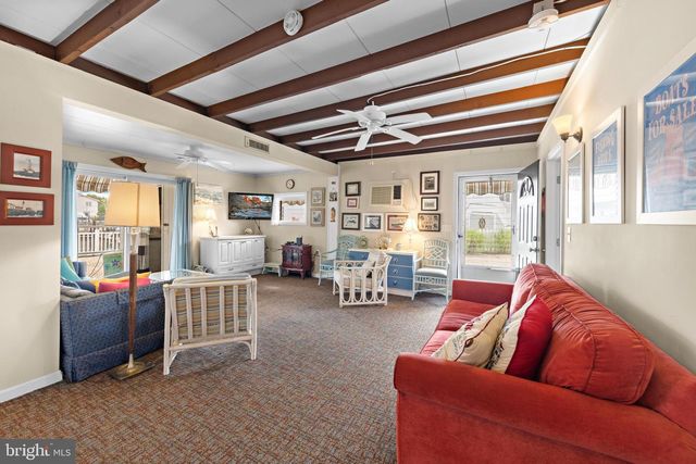 7 HAROLD LN, Manahawkin, NJ 08050