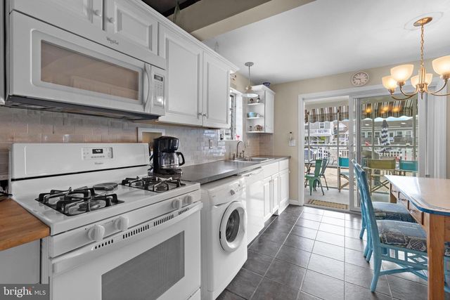 7 HAROLD LN, Manahawkin, NJ 08050
